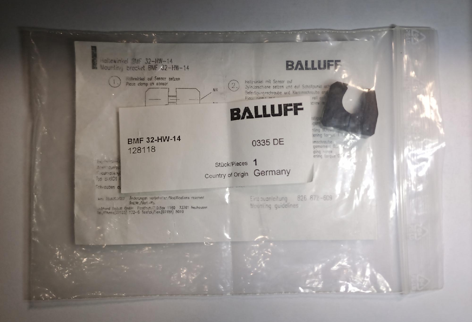 BMF 32-HW-14,  BAM00MU  Balluff Крепежный уголок для магнитных датчиков  BMF32